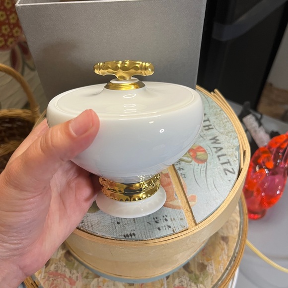 Katy Briscoe Home White and 24k Gold Jewelry/trinket Bowl - Picture 2 of 8